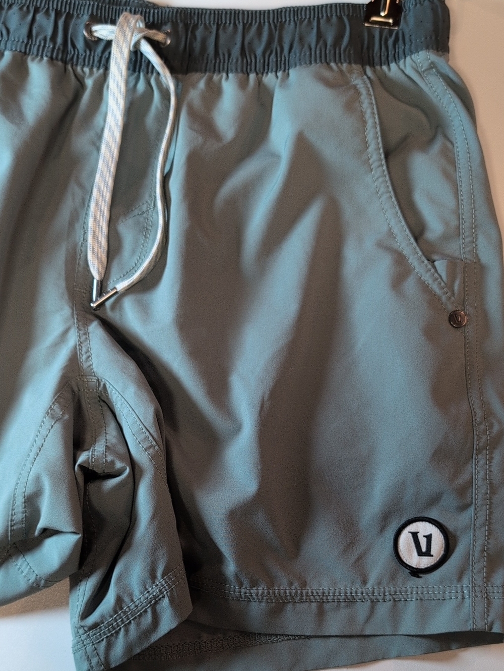 Vuori Kore Lined Athletic Shorts 5” Inseam Mens Size S Green/Black Performance - Picture 9 of 11